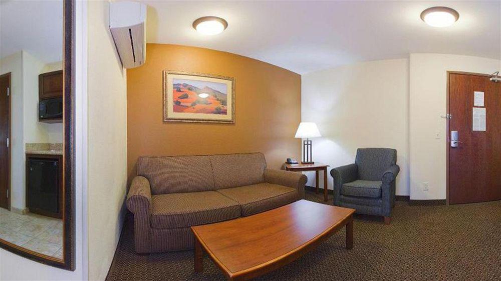 Holiday Inn Express & Suites Trinidad By Ihg Exteriör bild