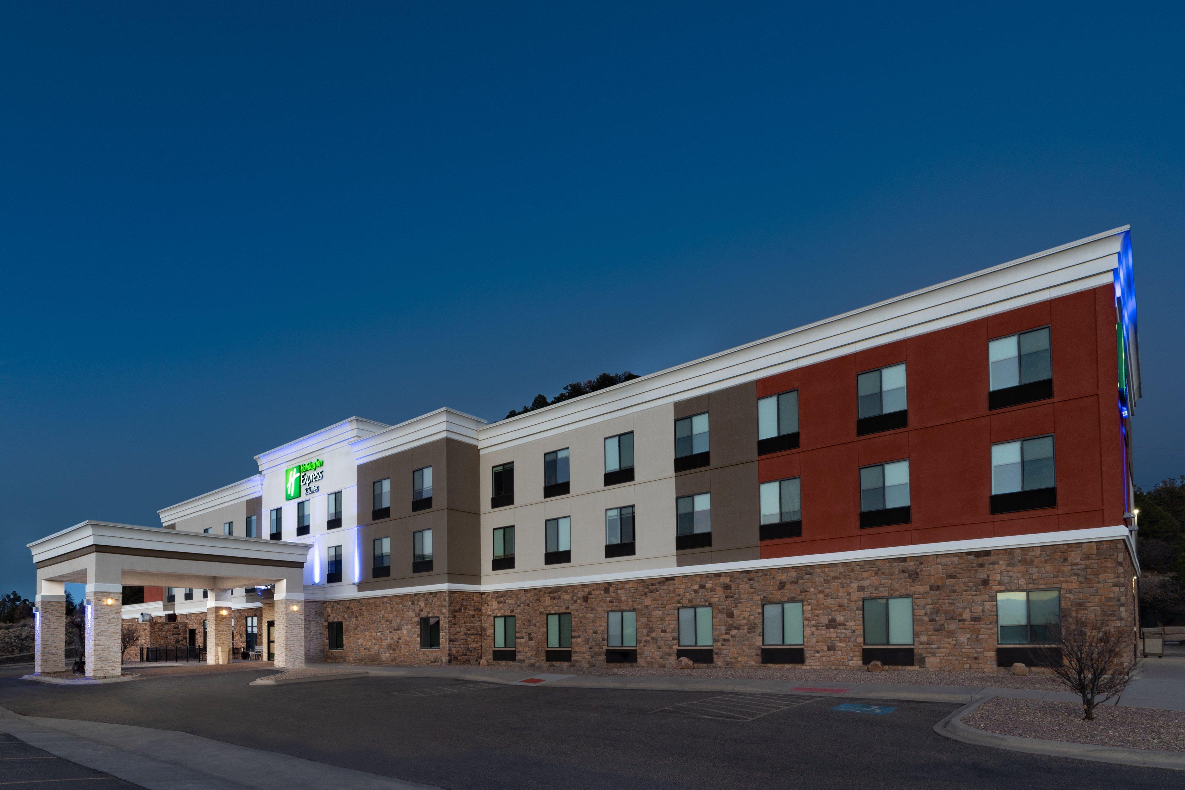 Holiday Inn Express & Suites Trinidad By Ihg Exteriör bild
